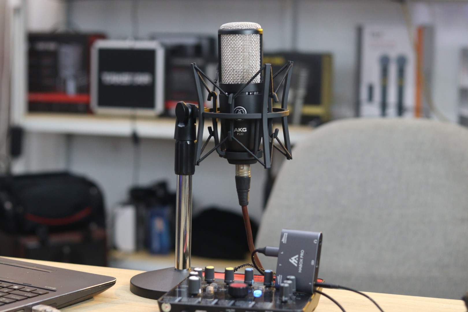 Combo Micro AKG P420 và Soundcard ICON PRO - hình 2