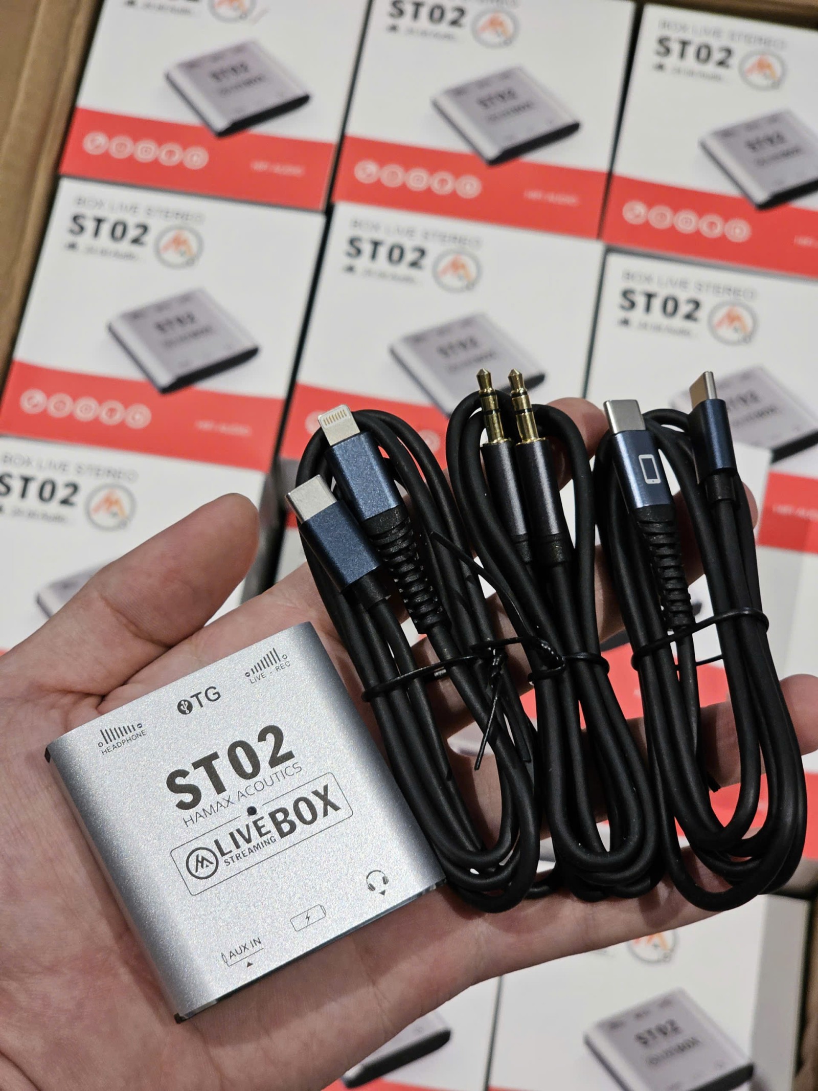 Box ST02 và dây kết nối dùng cho livestream