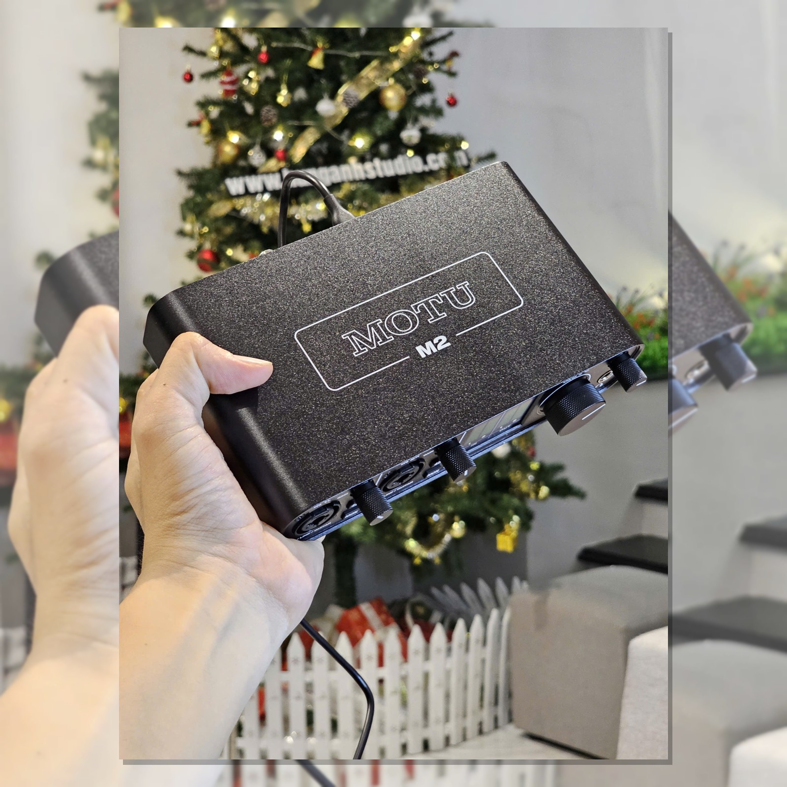 Mặt trên sound card MOTU M2