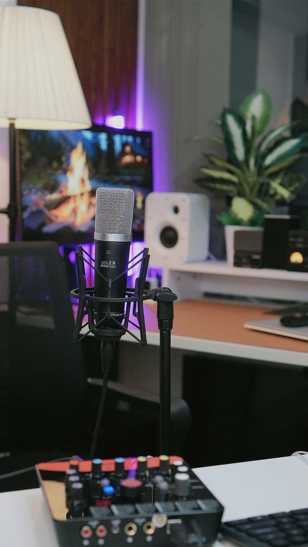 Chân mic đứng phòng thu giá 250K