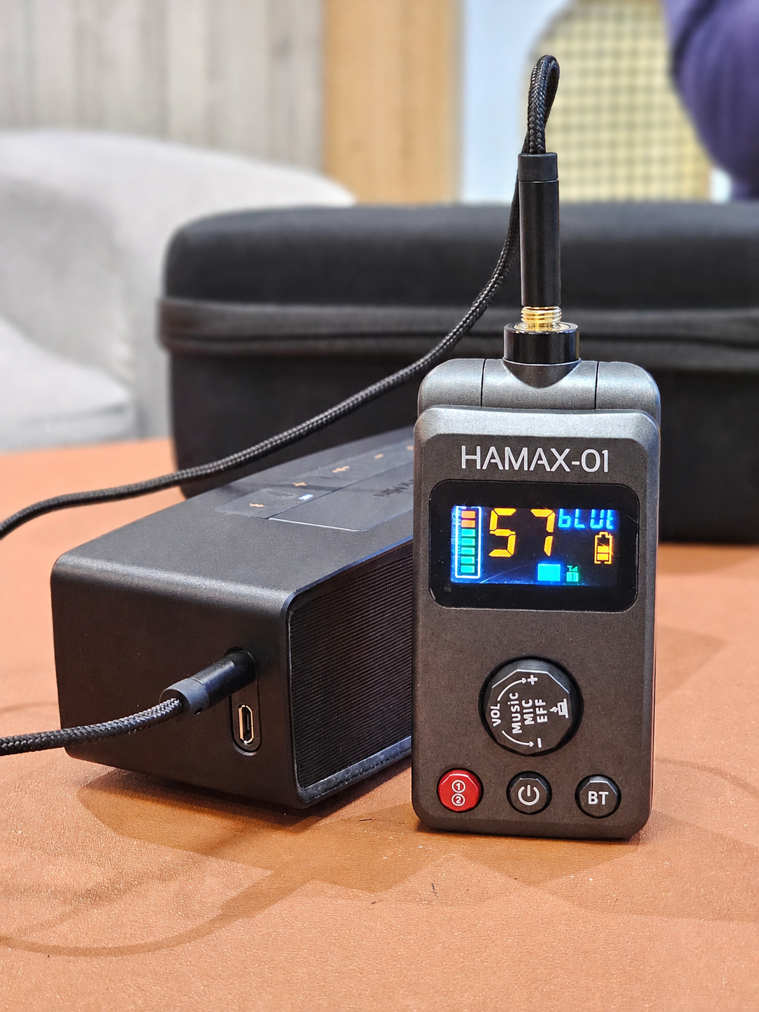 Micro Hamax 01 nút đỏ - Bản 1 mic karaoke siêu đa năng với loa bluetooth loa kéo, xe hơi cổng aux 3.5