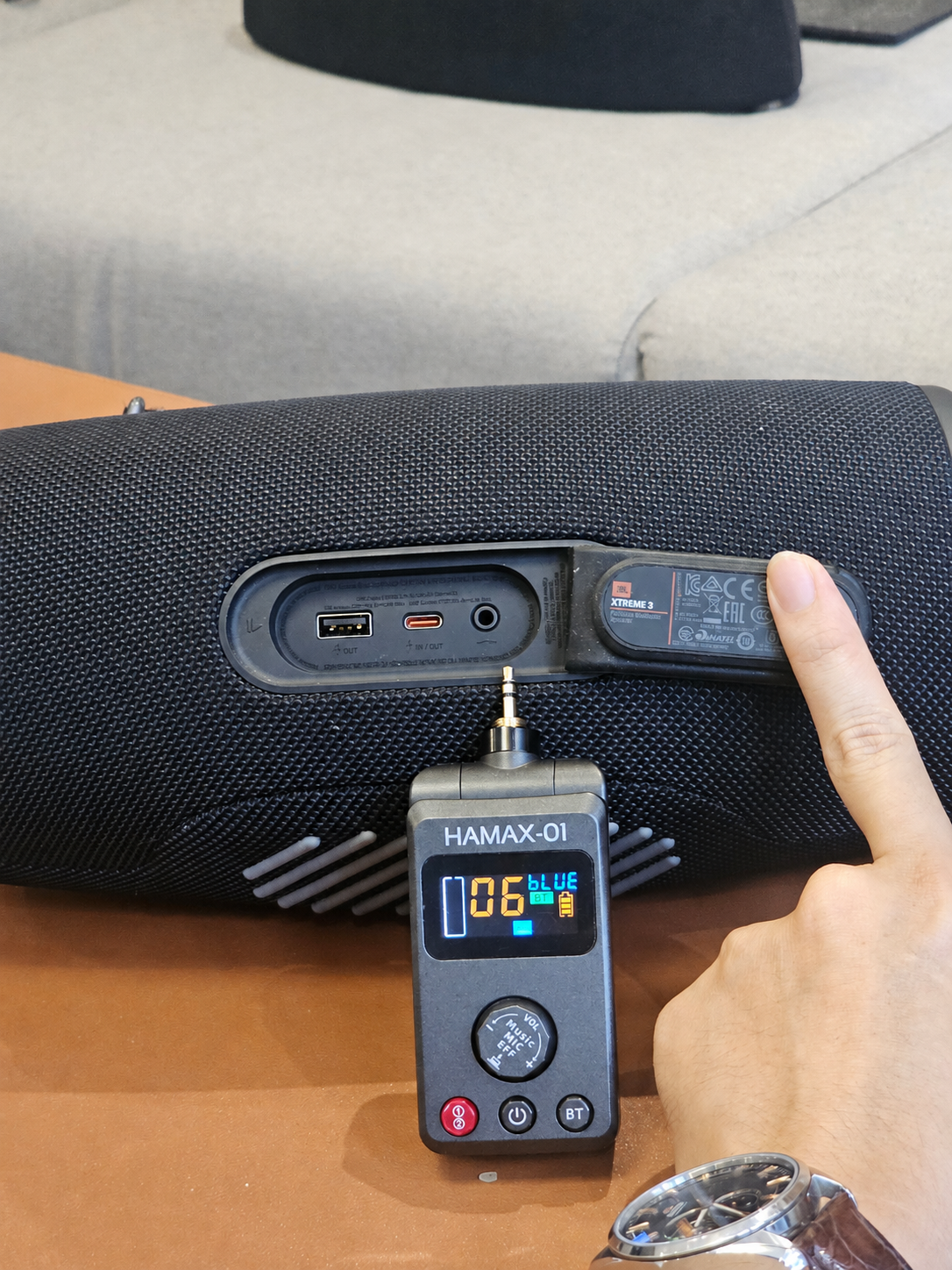 Micro Hamax 01 nút đỏ - Bản 1 mic karaoke siêu đa năng với loa bluetooth loa kéo, xe hơi cổng aux 3.5