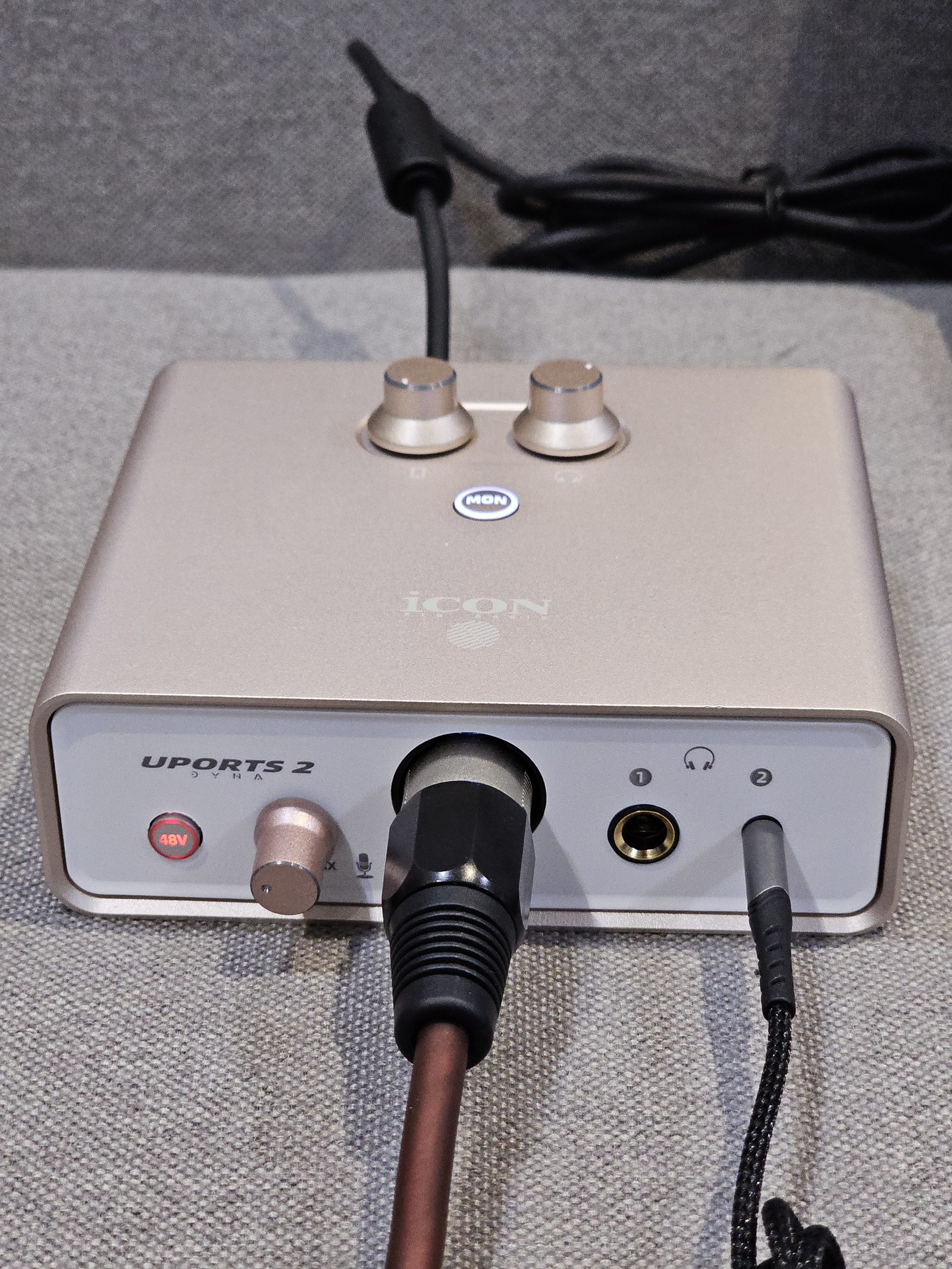 iCON Cube2Nano Dyna kết nối micro iCON Cube2Nano Dyna kết nối micro qua cổng mic