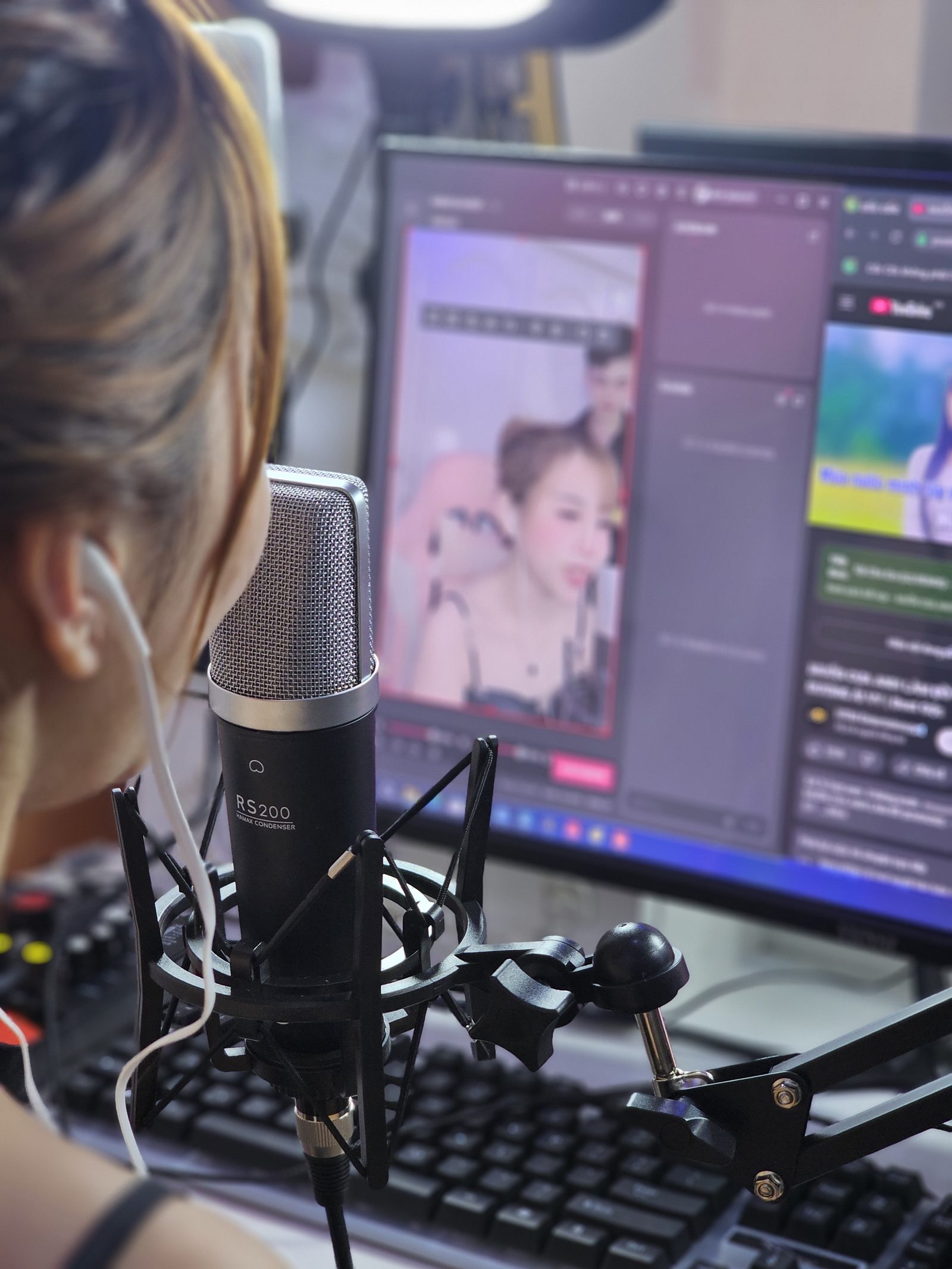 Micro RS200 trong setup livestream thực tế tại Hưng Anh Studio