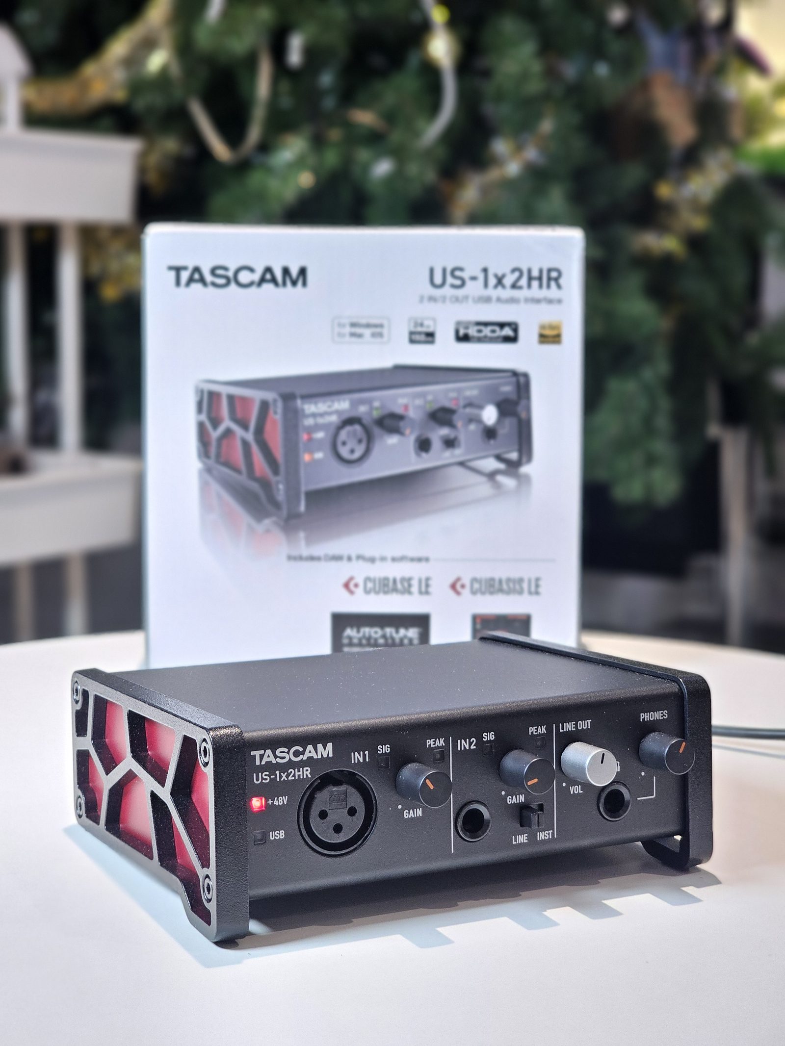Soundcard TASCAM US-1X2HR và hộp sản phẩm