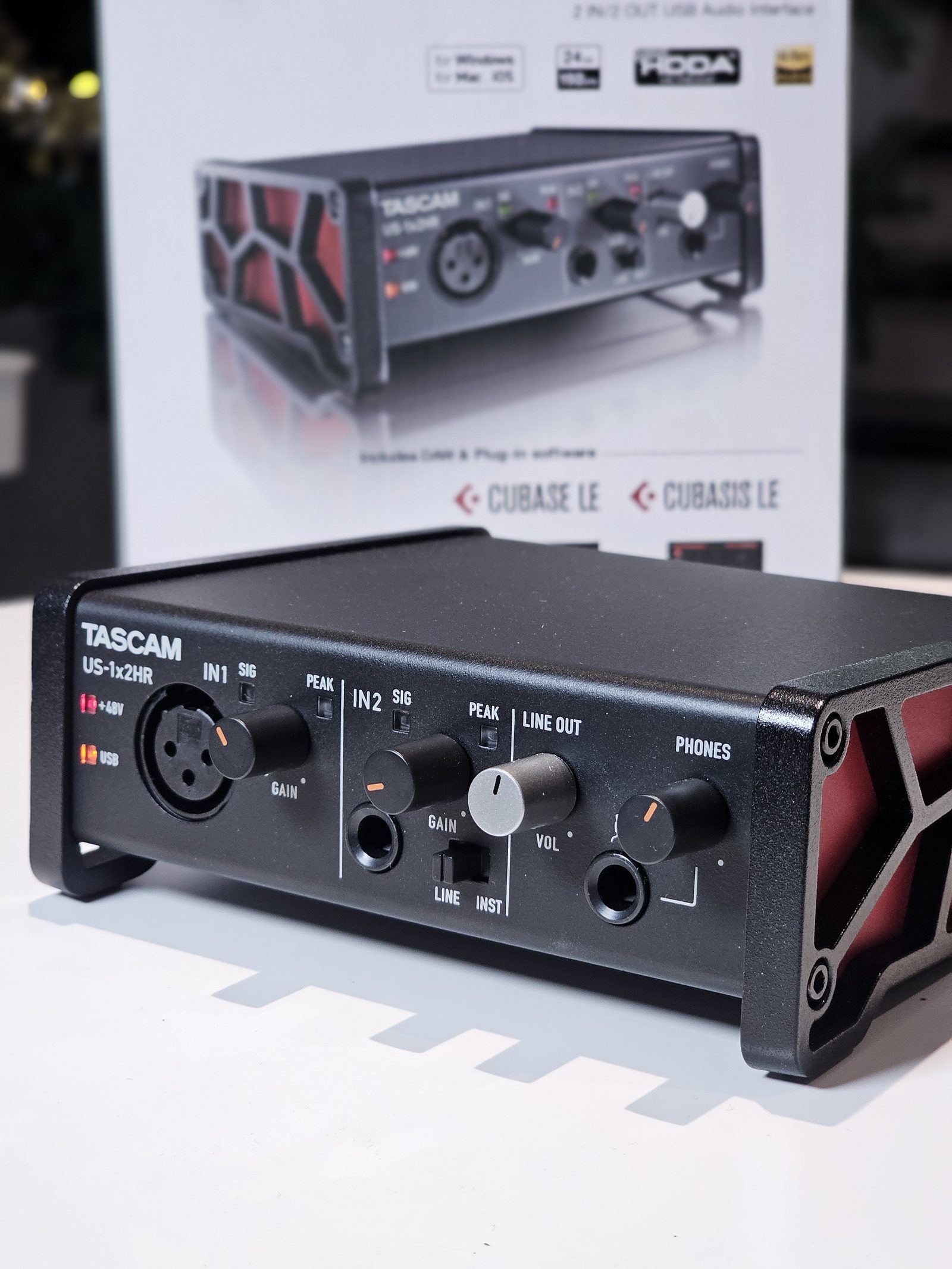 Audio Interface TASCAM US-1X2HR nhìn thực tế